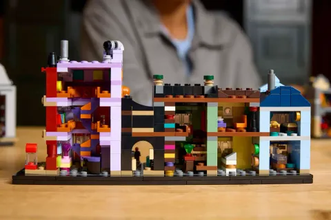 Конструктор LEGO Harry Potter 76444 Косой переулок Волшебные магазины