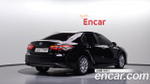 Toyota Camry 2.5 LE Hybrid — 2019