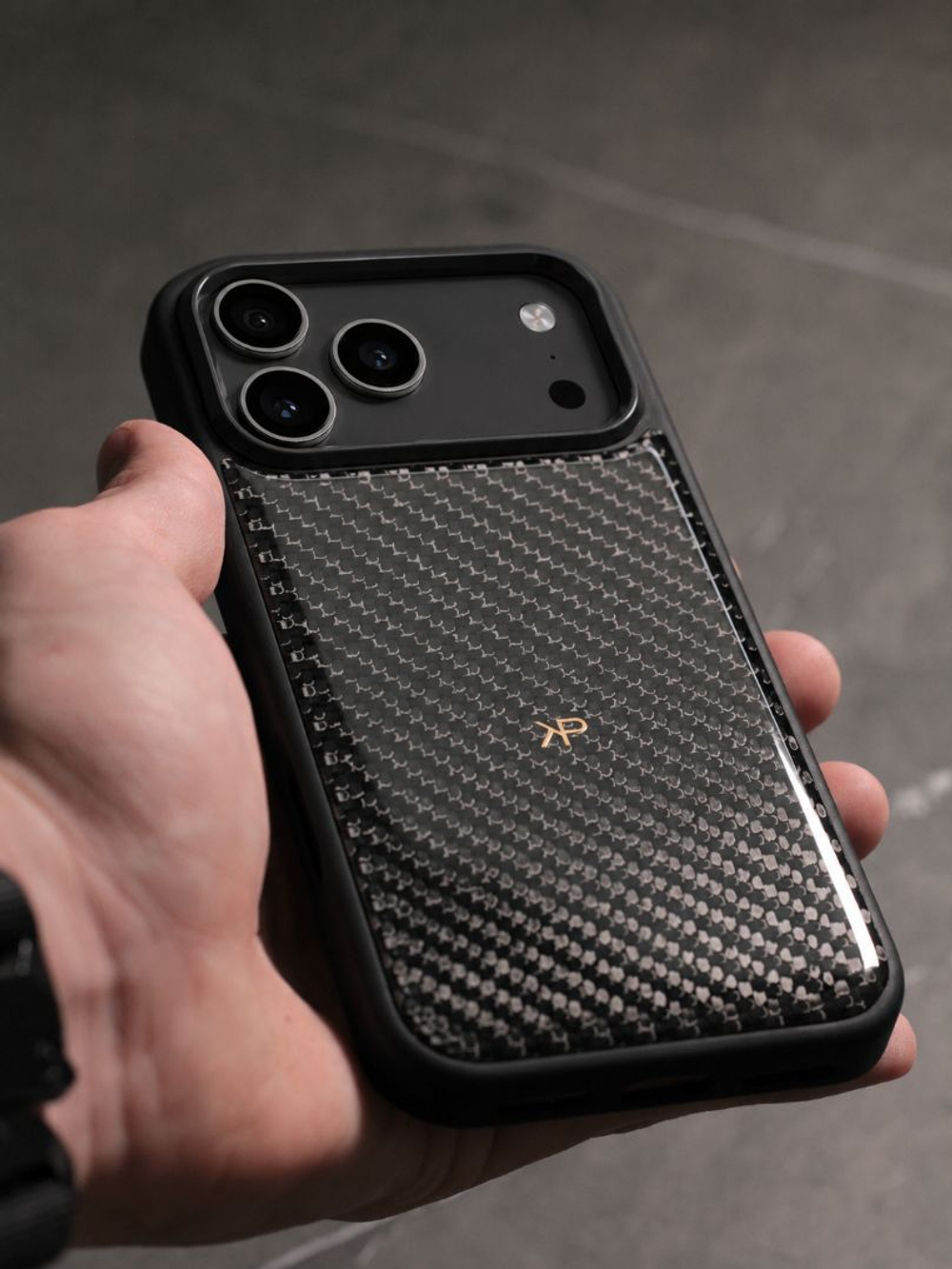 Чехол на iPhone 17 PRO MAX с натуральным карбоном