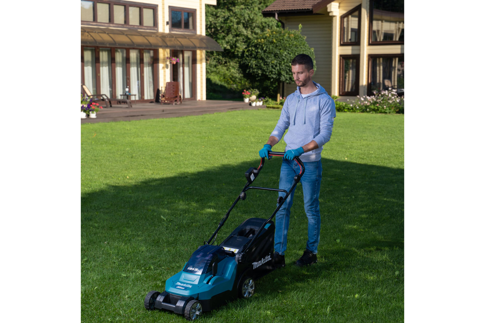 Аккумуляторная газонокосилка Makita LXT DLM382PM2
