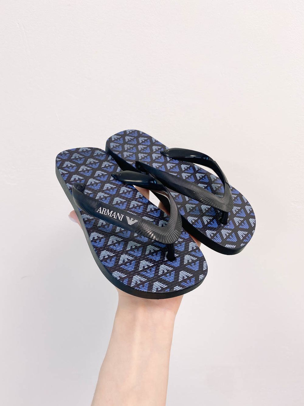 Сланцы Armani