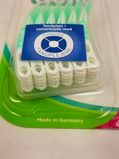Щетка межзубная Gum Soft Picks Advanced зеленого цвета М 30 шт. (из Финляндии)