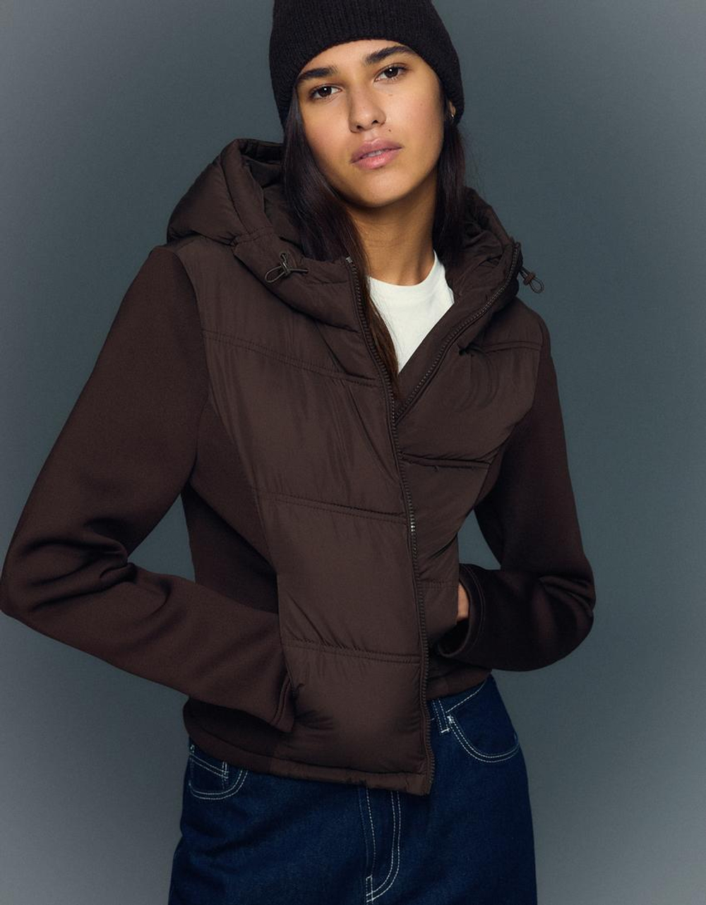 BERSHKA Куртка с капюшоном, коричневый