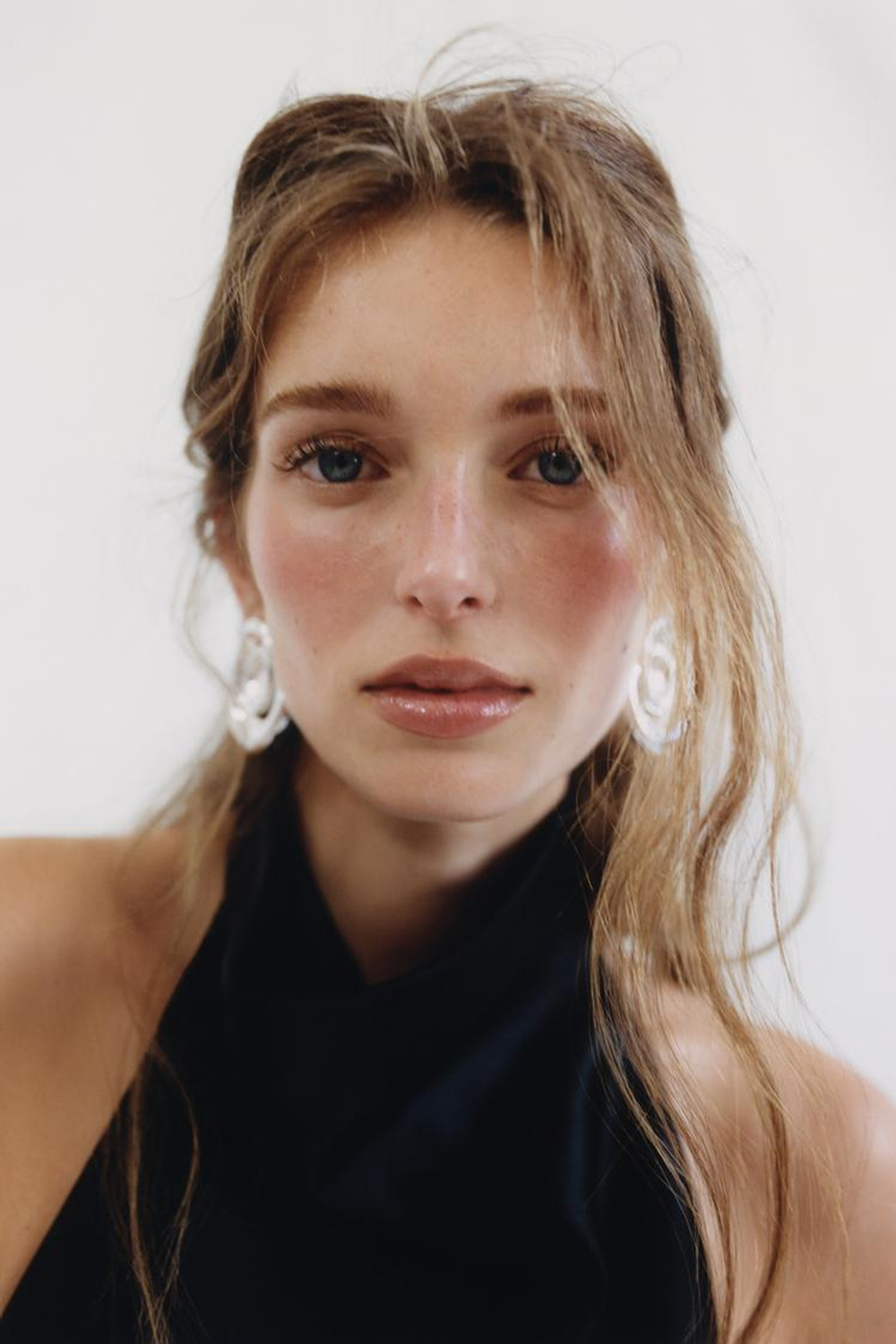 ZARA АТЛАСНЫЙ ТОП С ГОРЛОВИНОЙ ХАЛТЕР, ЧЕРНЫЙ