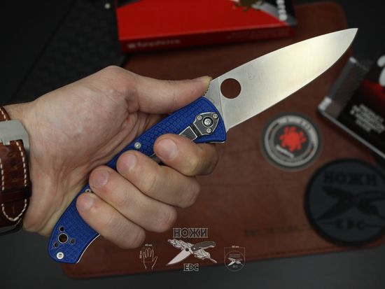 Складной нож Spyderco Resilience Lightweight 142PBL c клинком из стали CPM-S35VN, рукоять FRN