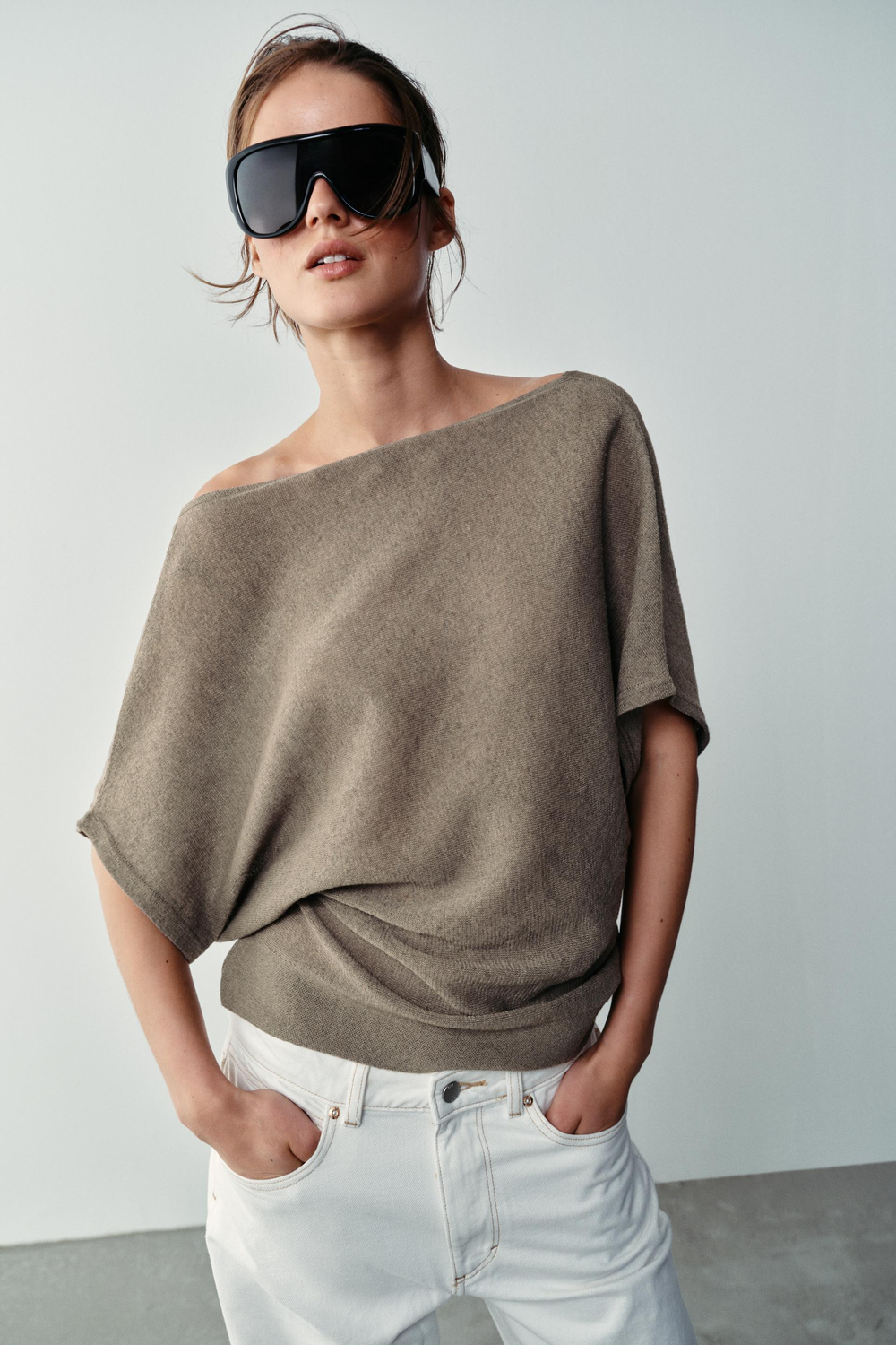 ZARA ТРИКОТАЖНЫЙ ТОП С ДРАПИРОВАННЫМ ВЫРЕЗОМ НА СПИНКЕ, СЕРО-КОРИЧНЕВЫЙ