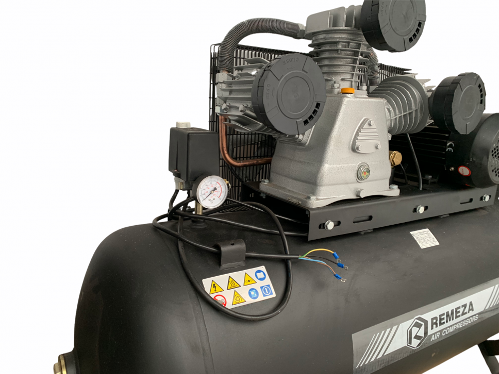 Компрессор поршневой 270.LB50 REMEZA (Белоруссия): 690 л/мин., 10 бар, ресивер 270 л., 4 кВт, 380В, габариты без упак. 1650x510x1150 мм, 180 кг.
