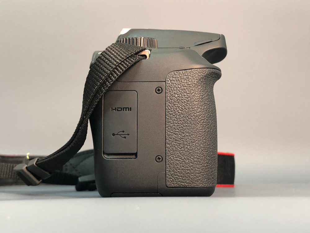 Canon EOS 4000D Kit EF-S 18-55 III 50.000 кадров