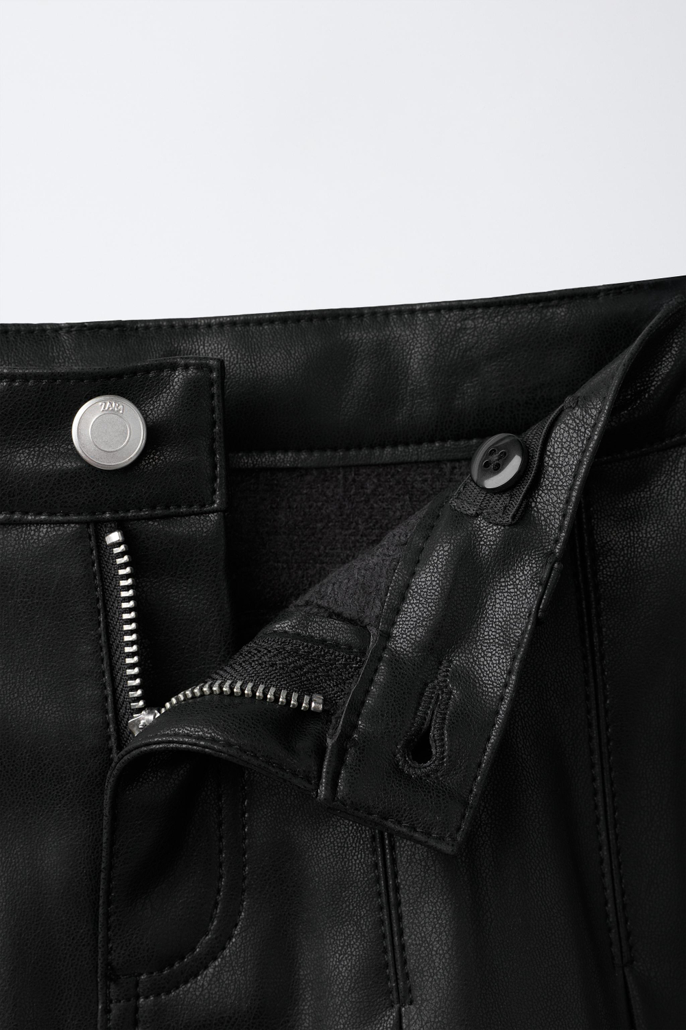 ZARA ЮБКА В СКЛАДКУ ИЗ ИСКУССТВЕННОЙ КОЖИ, ЧЕРНЫЙ