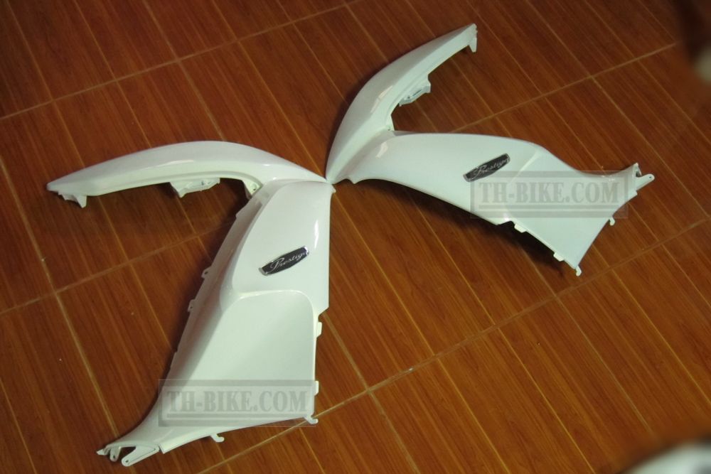 64501-KWN-902ZB. COVER, R. FR. *NHA87P*. White. Honda PCX. (NHA87P PEARL HIMALAYAS WHITE)
