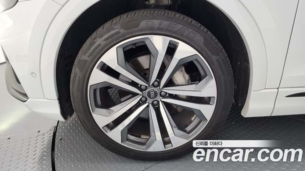 Audi Q8 55 TFSI Quattro Premium — 2023