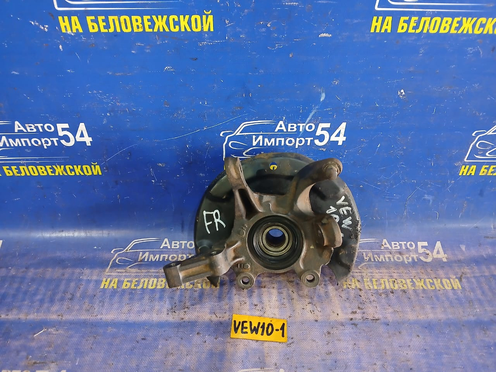 Ступица передняя правая NISSAN AVENIR 1997