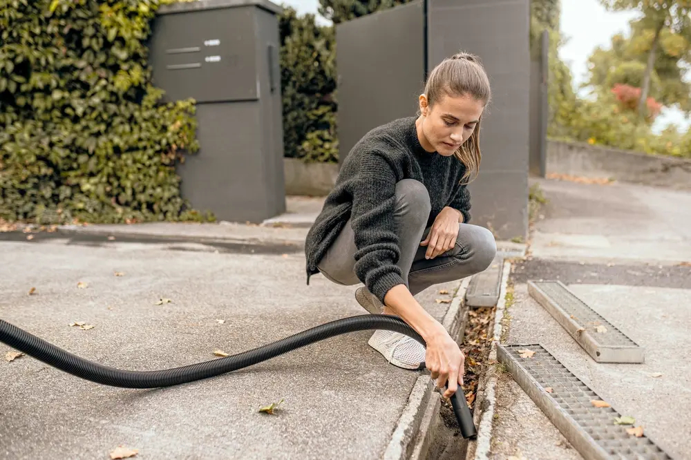 Строительный пылесос Karcher WD 2 Plus V-12/6/18/C 1000Вт (уборка: сухая/влажная) желтый(1.628-015.0)