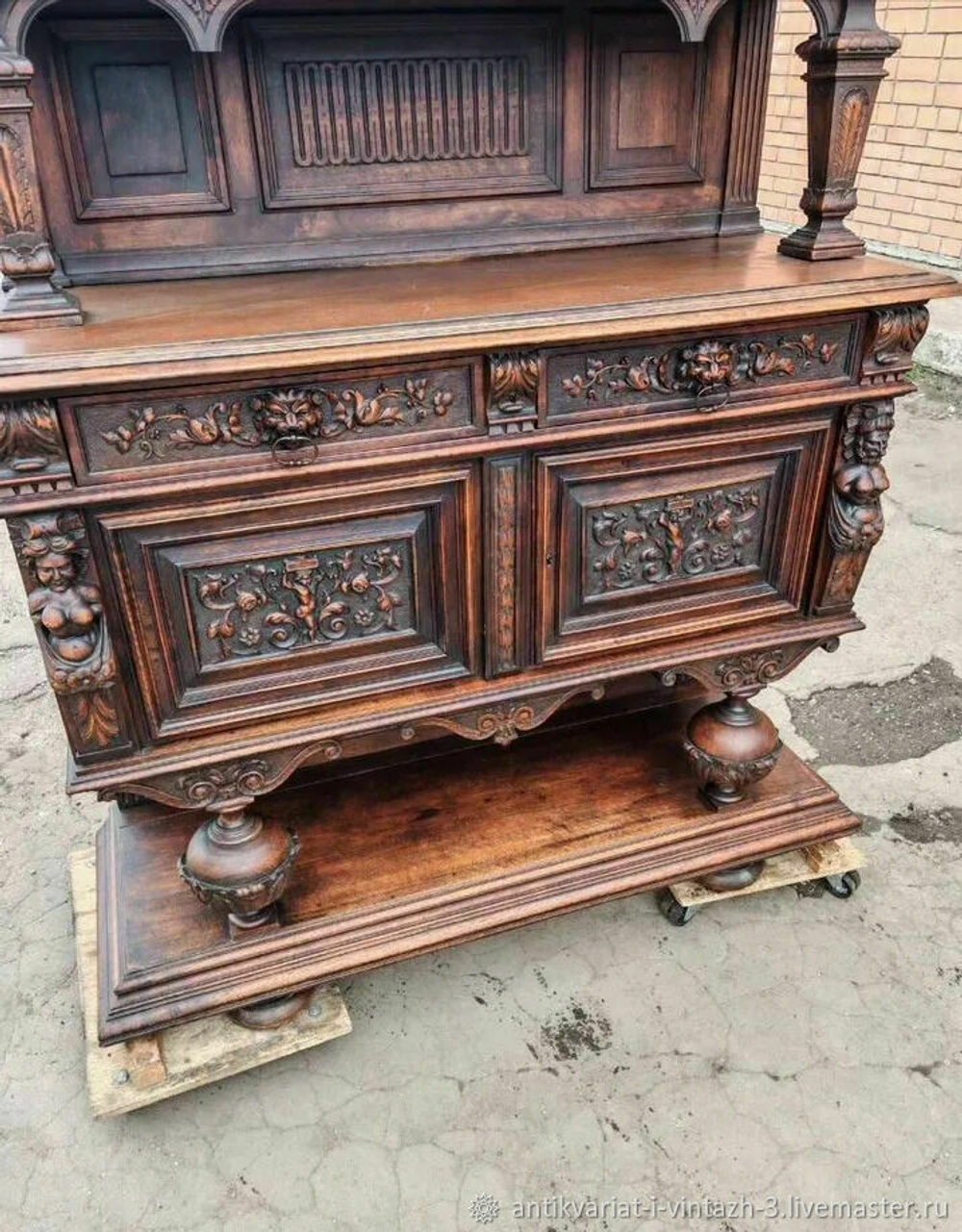 Старинный поставец