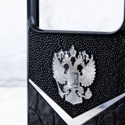 Чехол iPhone 18 Pro Euphoria Герб РФ Stingray Daw miniCROC макро снимок — угловой ракурс шкура ската герб РФ