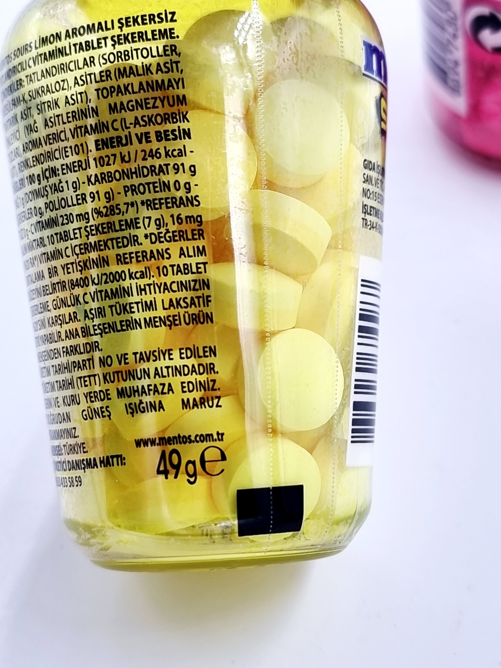 MENTOS Кислыы лимон и клубника набор освежающих пастилок с витамином С (2 шт. по 49 г) 98 г (Турция)