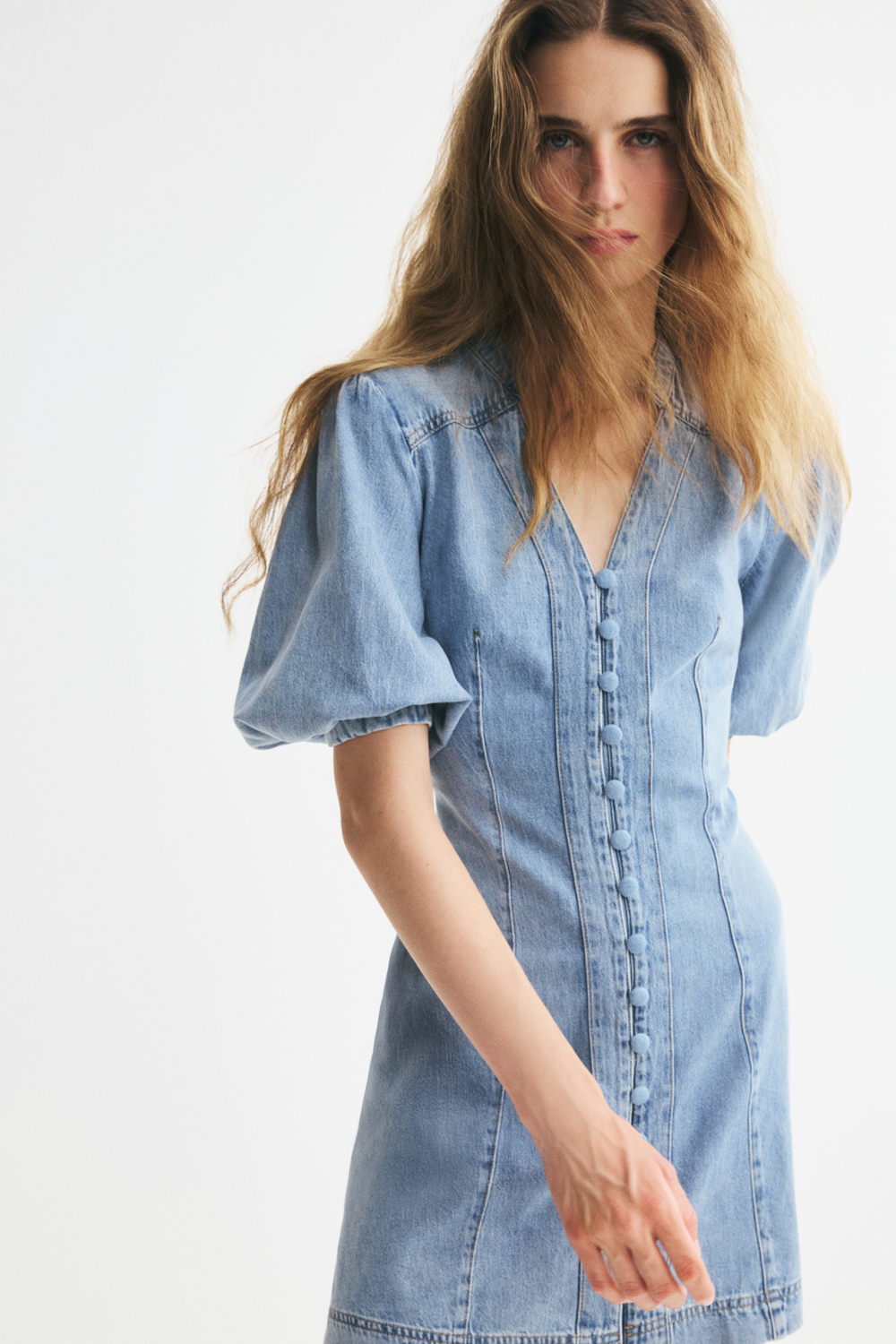 Джинсовое платье с пышными рукавами - H&M