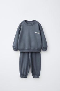 ZARA КОМПЛЕКТ С ТОЛСТОВКОЙ И БРЮКАМИ, СТАЛЬНОЙ СИНИЙ