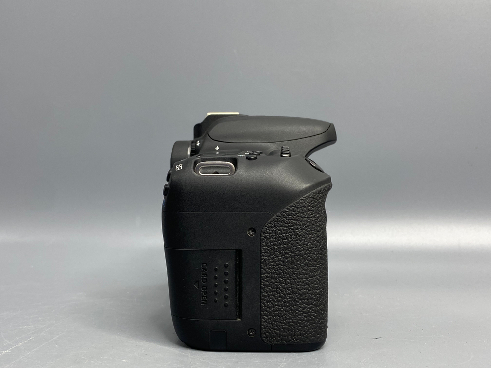 Canon EOS 77D 12.000 кадров