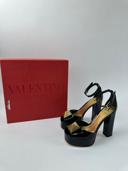 Босоножки Valentino Garavani One Stud