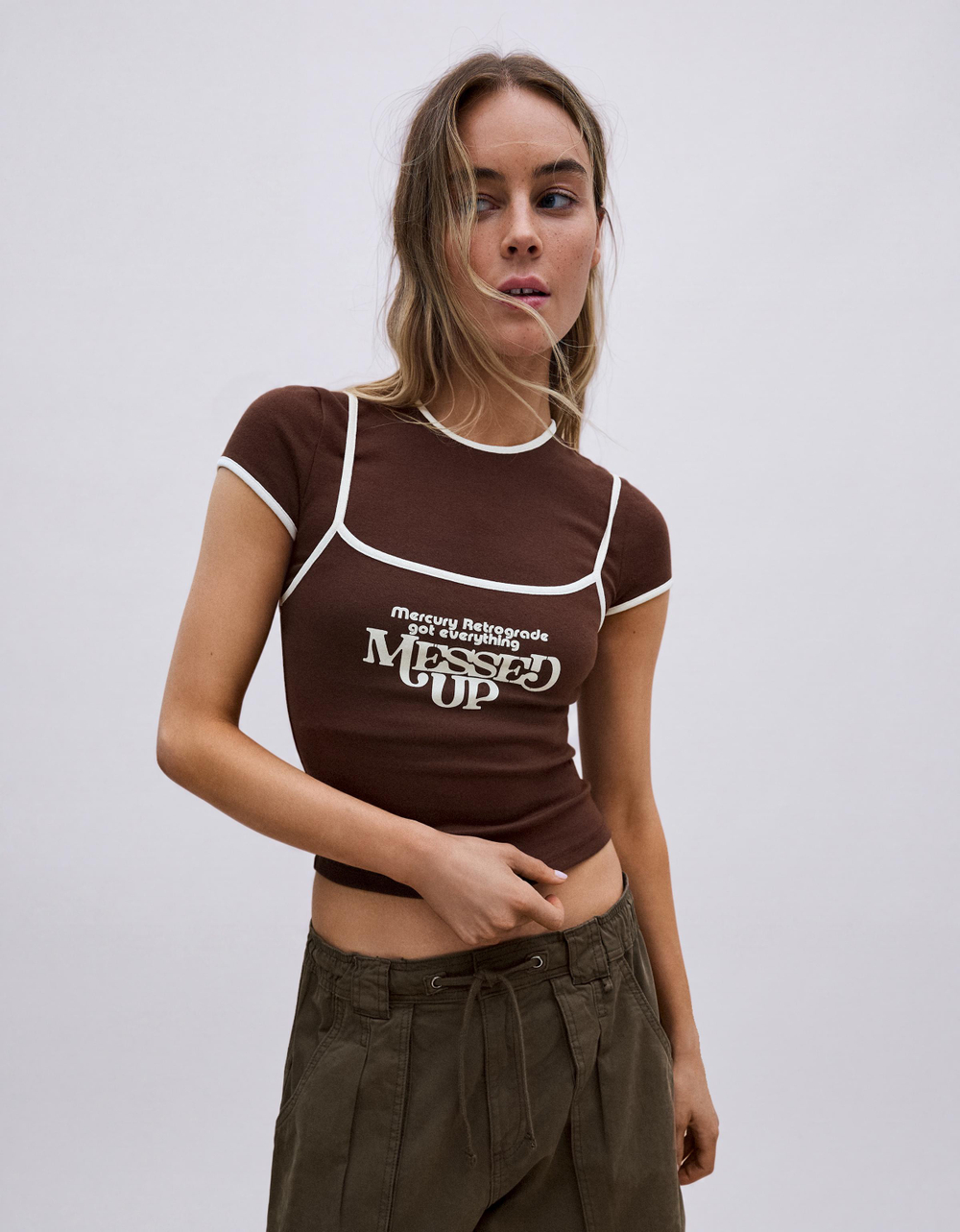 Женская футболка с двойными рукавами и контрастным принтом - BERSHKA