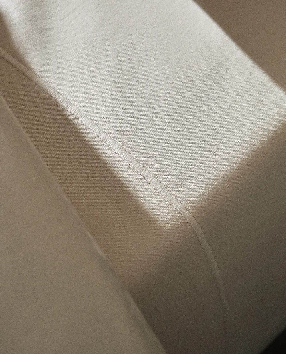 ZARA HOME САТИНОВАЯ ПРОСТЫНЯ (300 НИТЕЙ), ЭКРЮ
