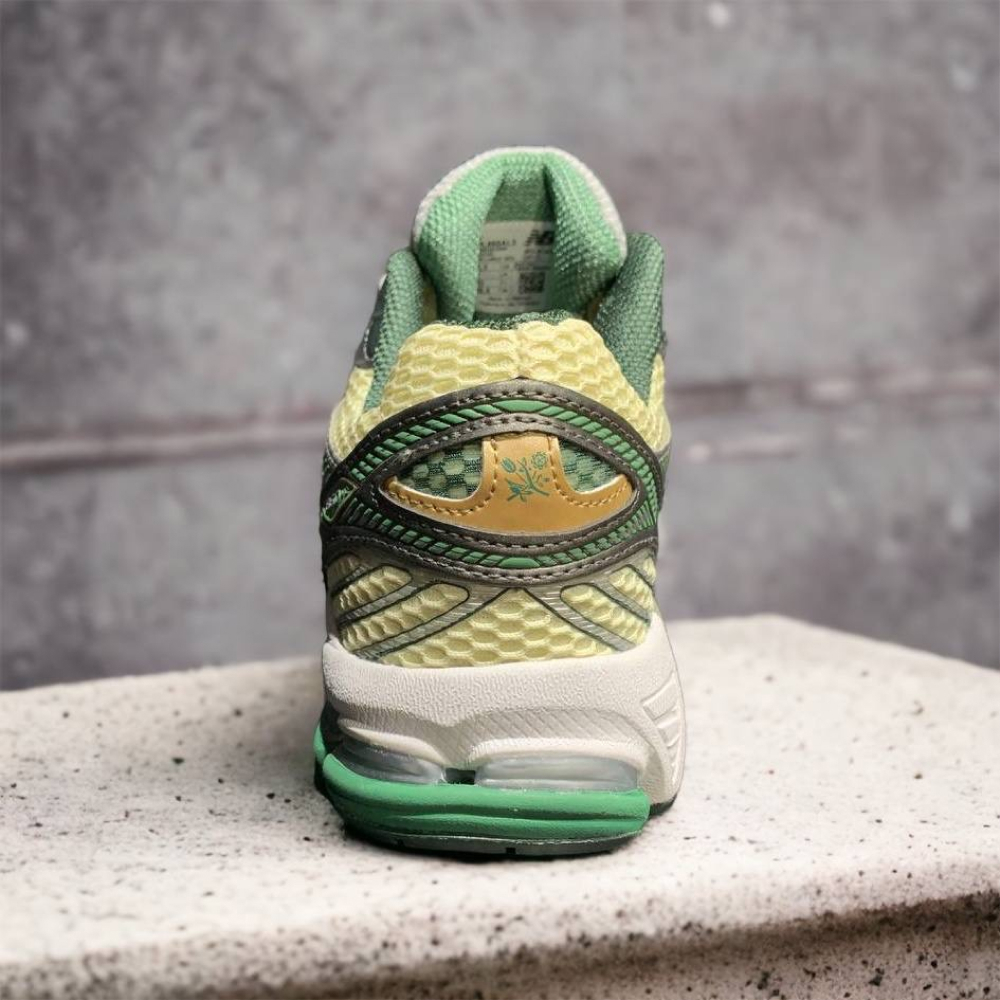 New Balance 860v2 • Green
