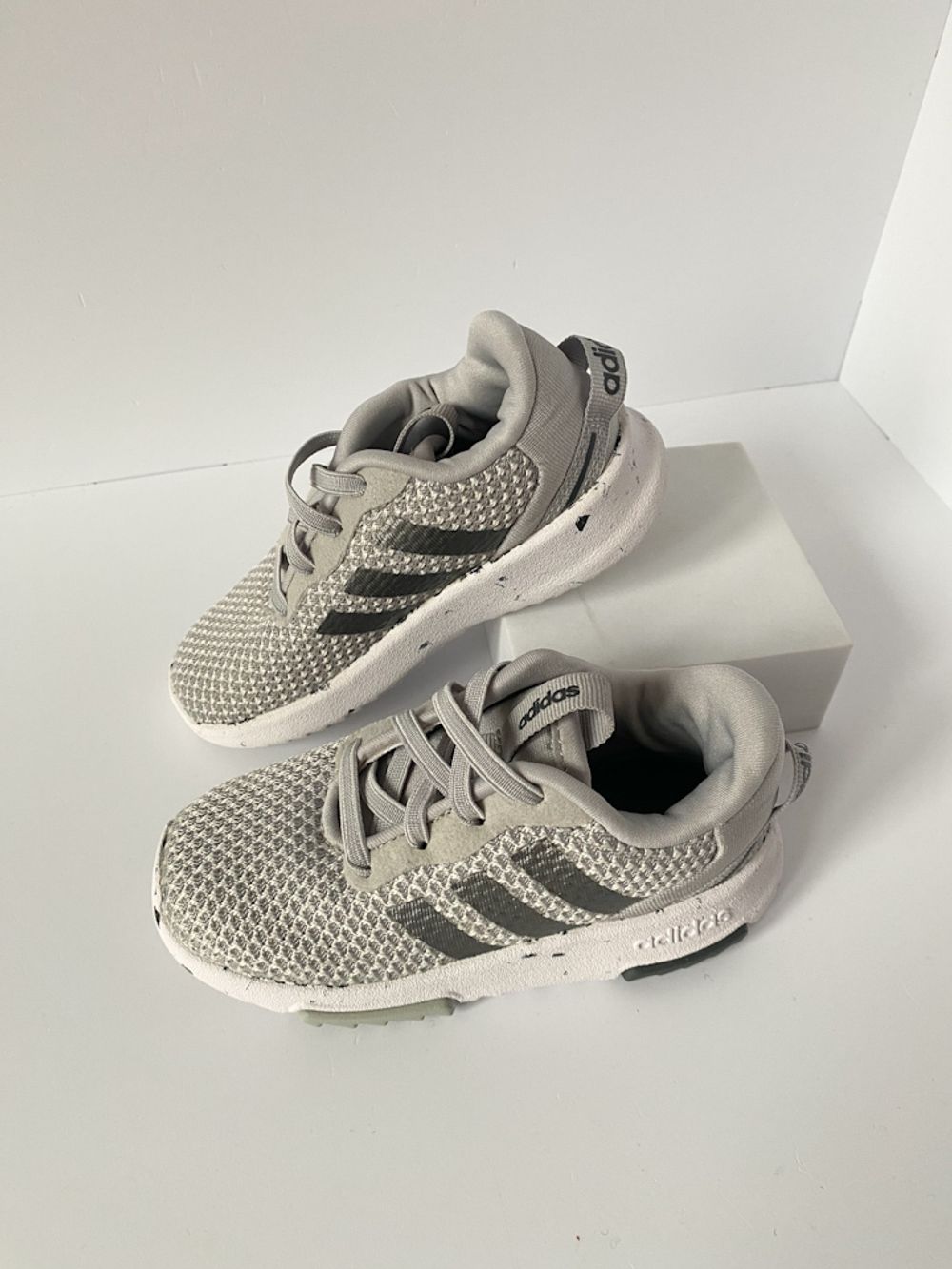 Кроссовки Adidas, 24