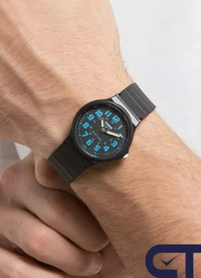 CASIO MQ-71-2B — классические аналоговые часы с синим циферблатом