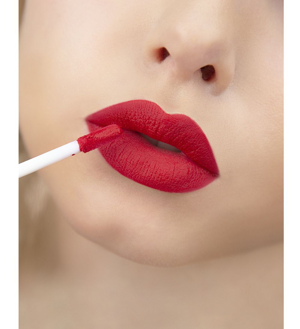 Матовый блеск для губ LuxVisage Ultra Matt - 29 RED FLOWER