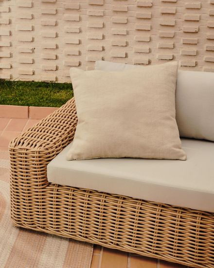 Portlligat La Forma уличный столик из искусственного ротанга 110x60