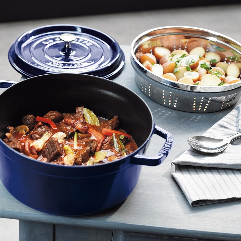 STAUB Чугунная кастрюля Cocotte 24 см 3,8 л со вставкой-пароваркой графит EAN 3272340053535