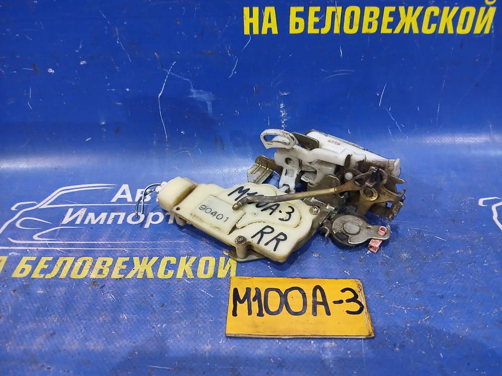 Замок двери задней правой TOYOTA DUET 1999