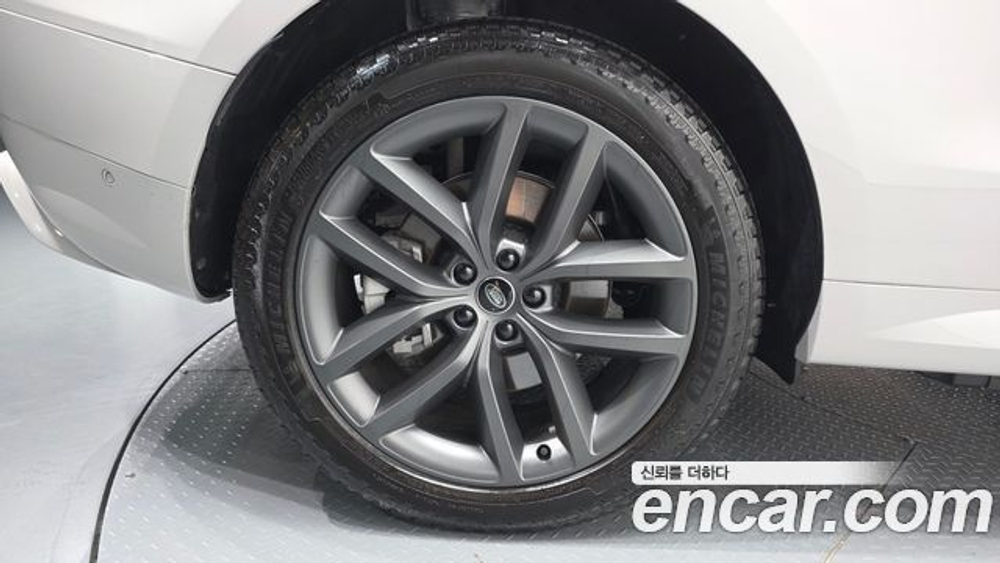 Land Rover Range Rover Sport P550E Dynamic HSE — 2025