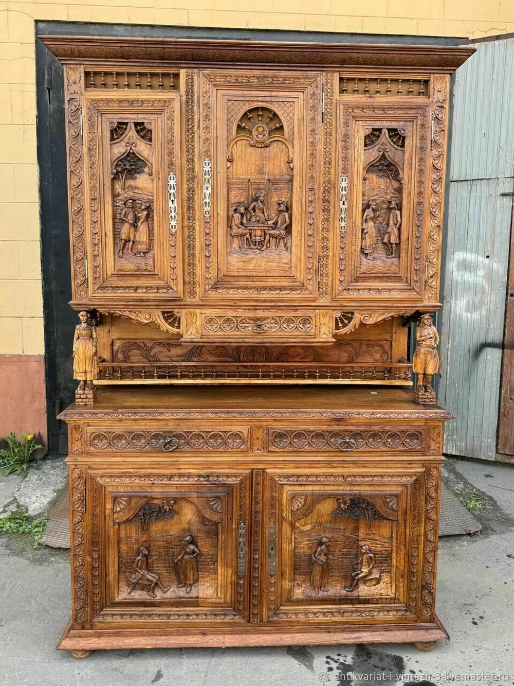 Старинный буфет в бретонском стиле