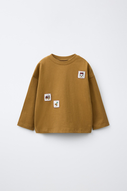 ZARA ЛОНГСЛИВ С НАШИВКАМИ «ДОМИКИ», ОХРА