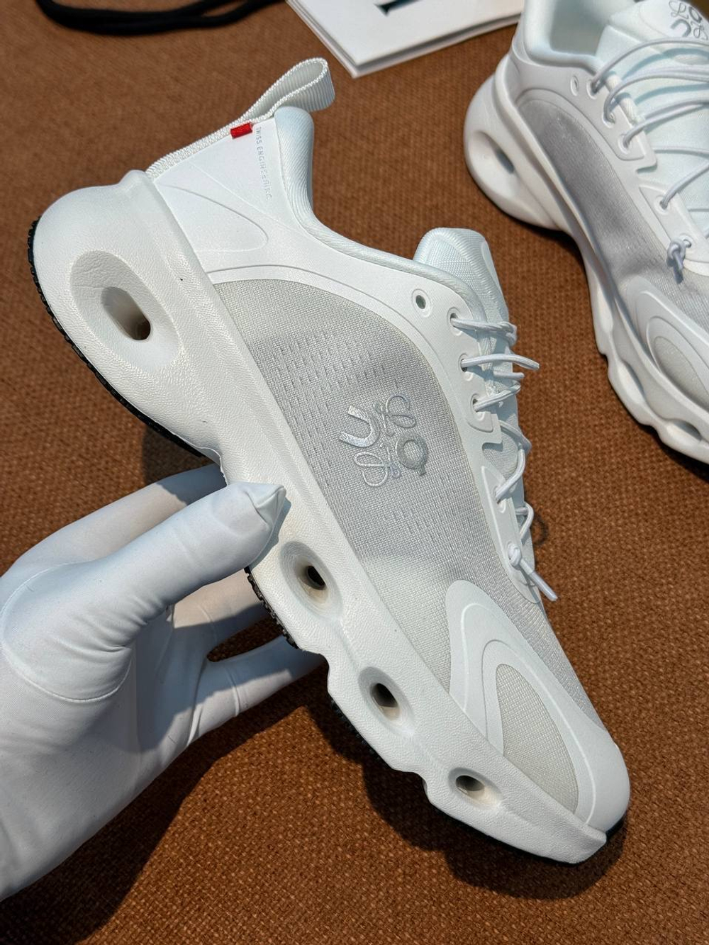 Кроссовки On Running x Loewe