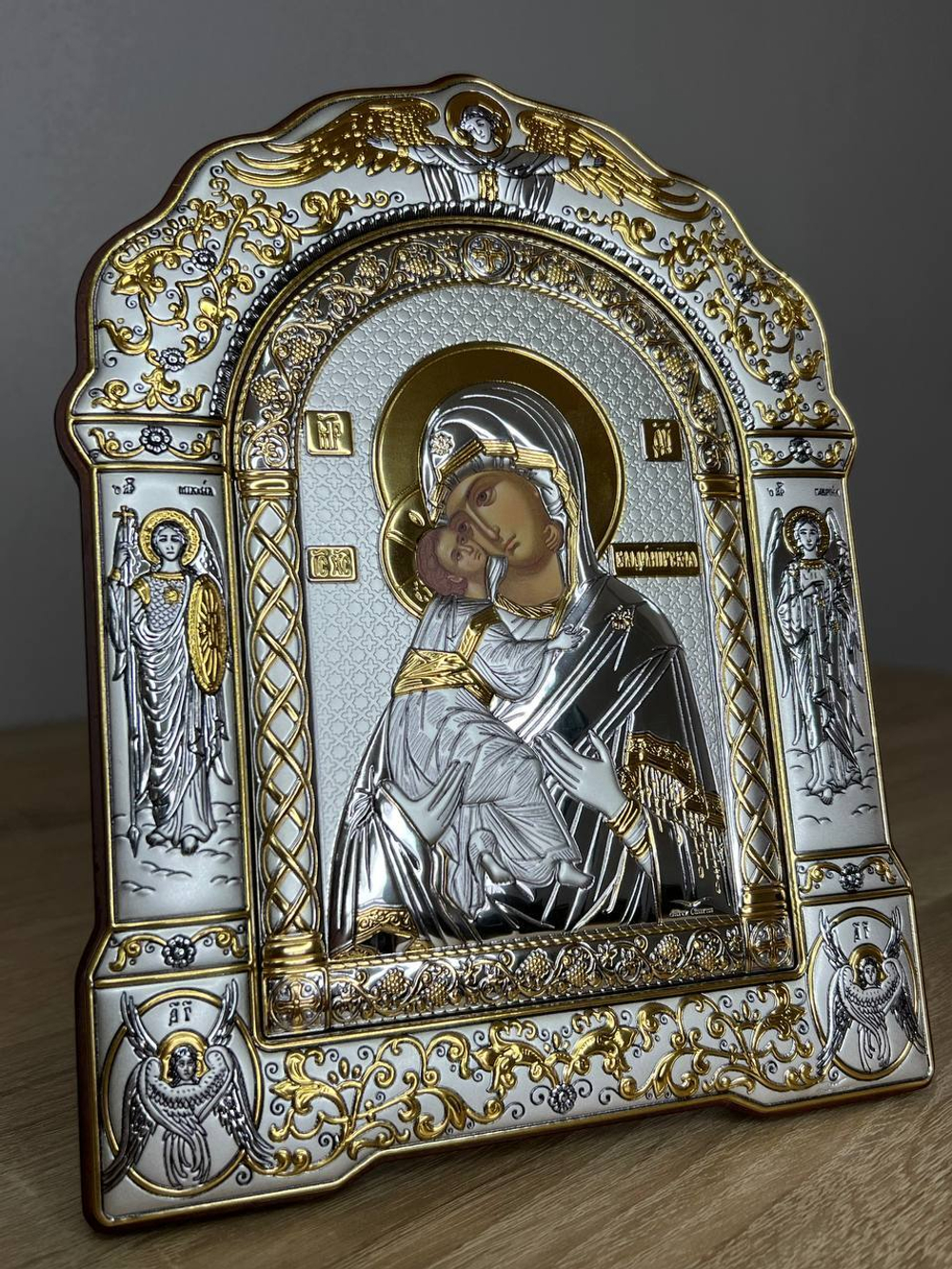 Владимирская БМ, икона арочная с рамкой, красное дерево 167х228