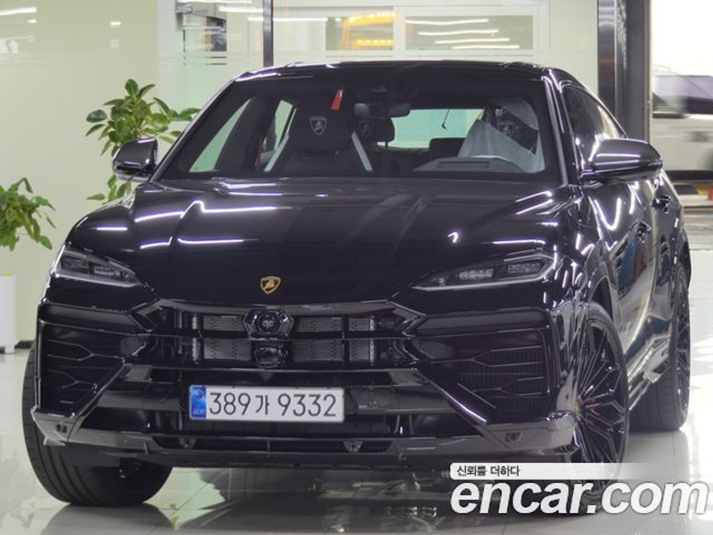Lamborghini Urus 4.0 V8 SE — 2025