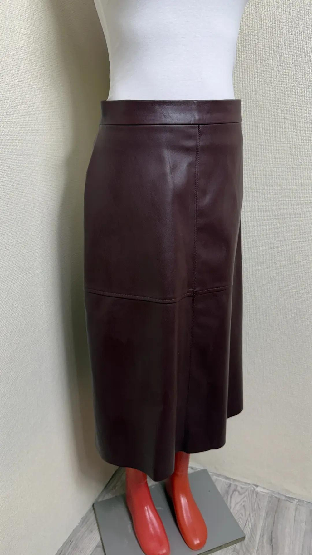 Юбка женская H&M, бордовая, из экокожи, размер 44
