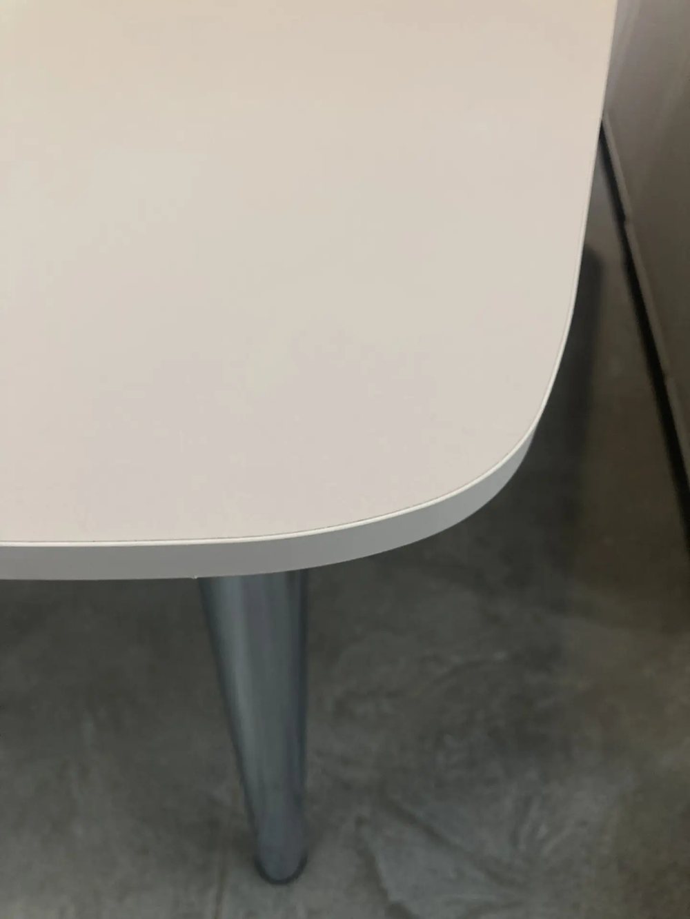 Стол разд ЛДСП подстолье прямое хром Царг.пояс кашемир Ст-ца кашемир
