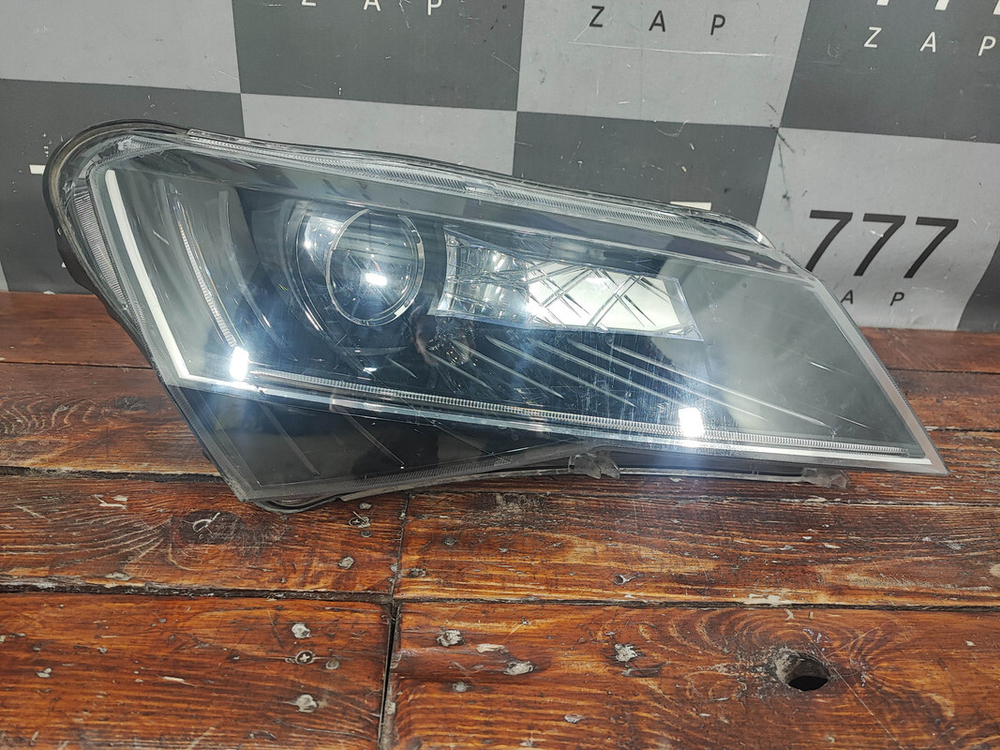 Фара правая ксенон Skoda Superb 3 15-19 Б/У Оригинал 3V1941016B