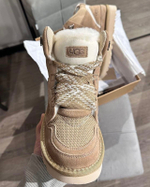 UGG