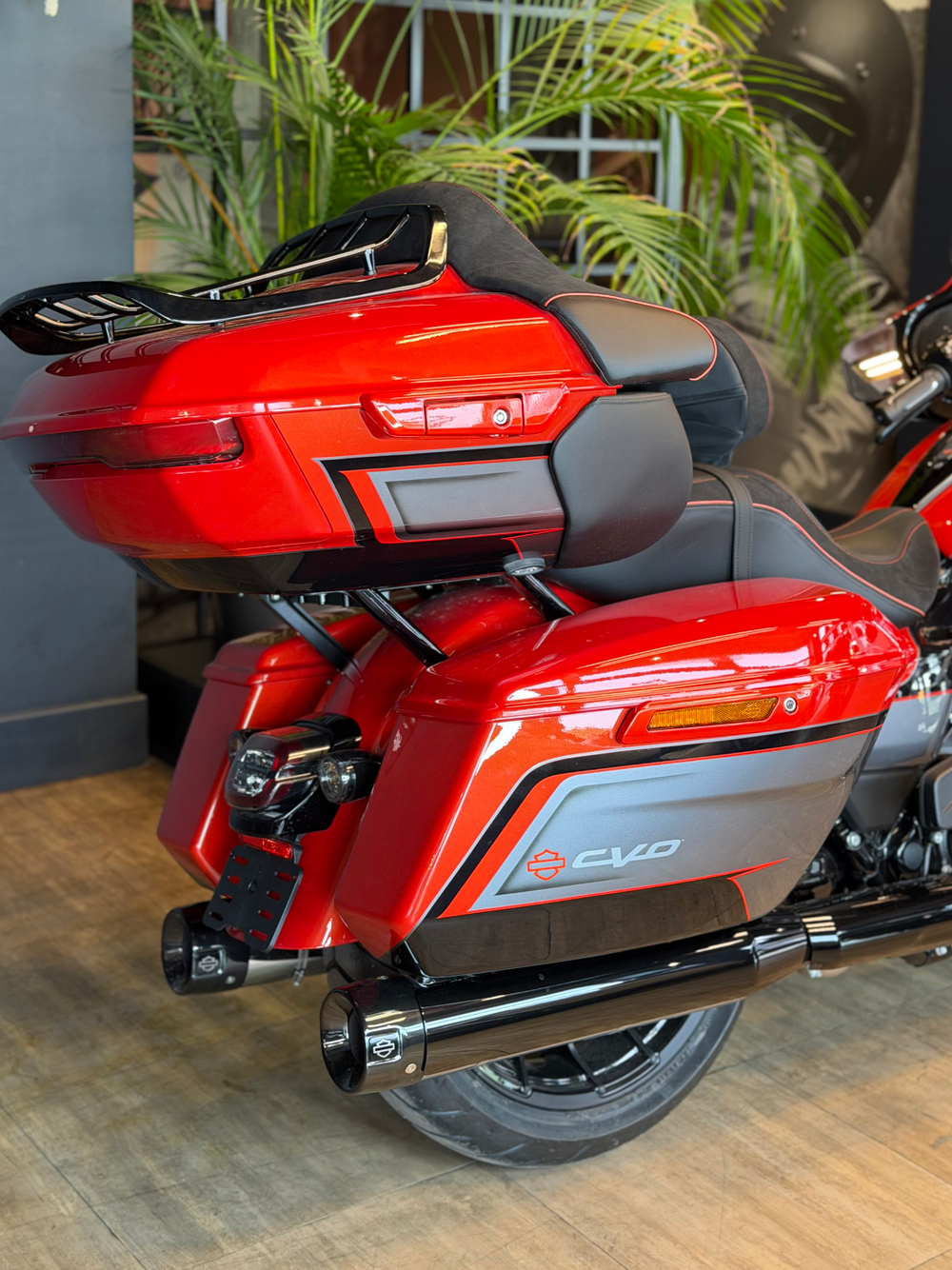 CVO Street Glide Limited "Citrus Heat CVO Tri-Tone" (2026)