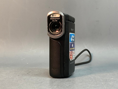 Sony HDR-GW77, скол на корпусе