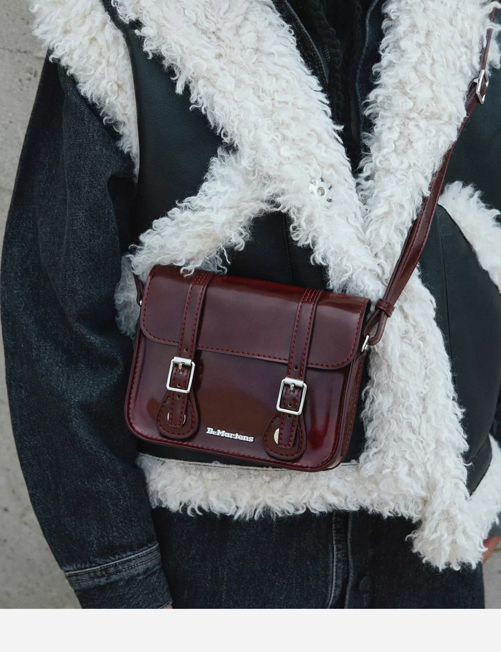 Dr. Martens 7 inch Vegan Crossbody Bag (AB093601)