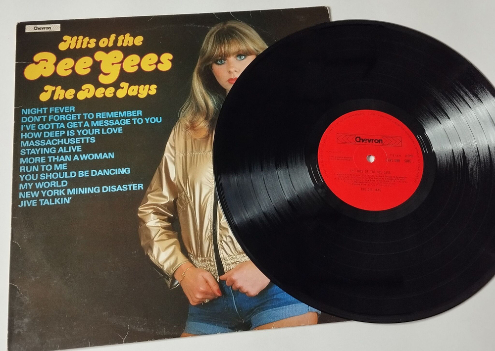 Винтажная виниловая пластинка LP The Dee Jays Hits Of The Bee Gees (UK 1979)