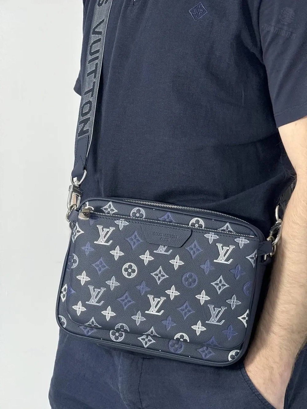 Сумка через плечо/мессенджер Louis Vuitton Trio