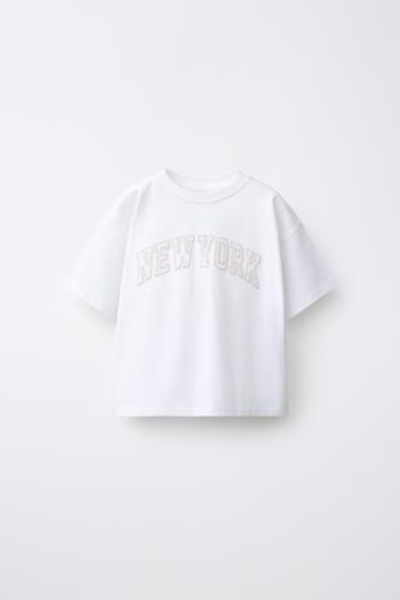 ZARA ФУТБОЛКА С ВЫШИТЫМИ ГОРОДАМИ, БЕЛЫЙ