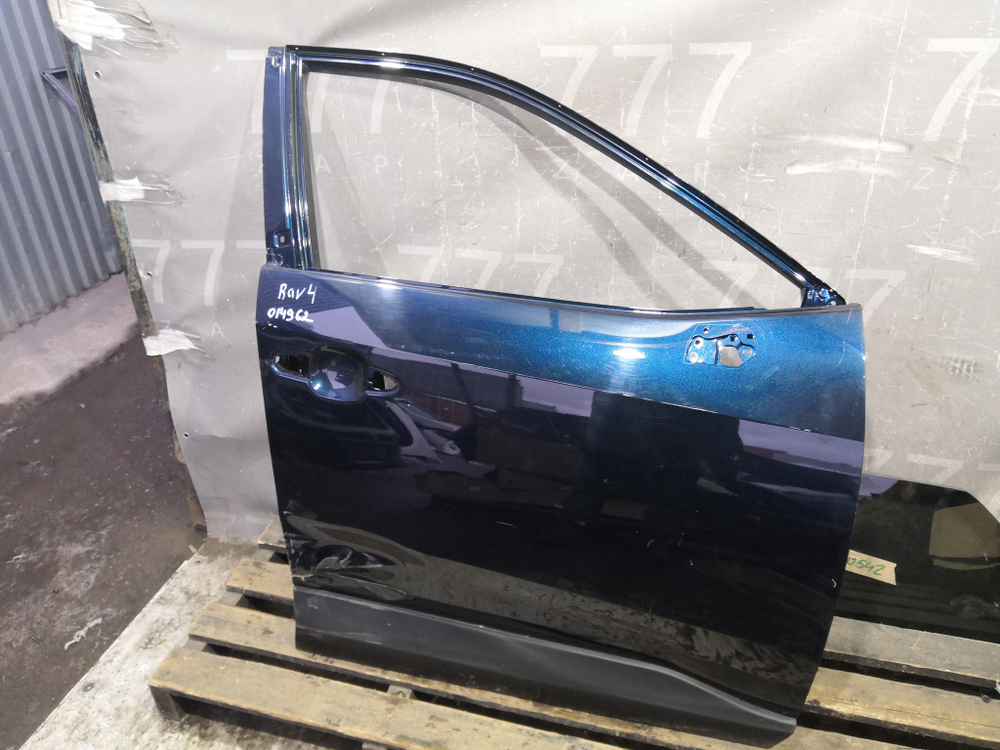 Дверь передняя правая Toyota RAV4 V (XA50) 18-нв Б/У Оригинал 6700142160